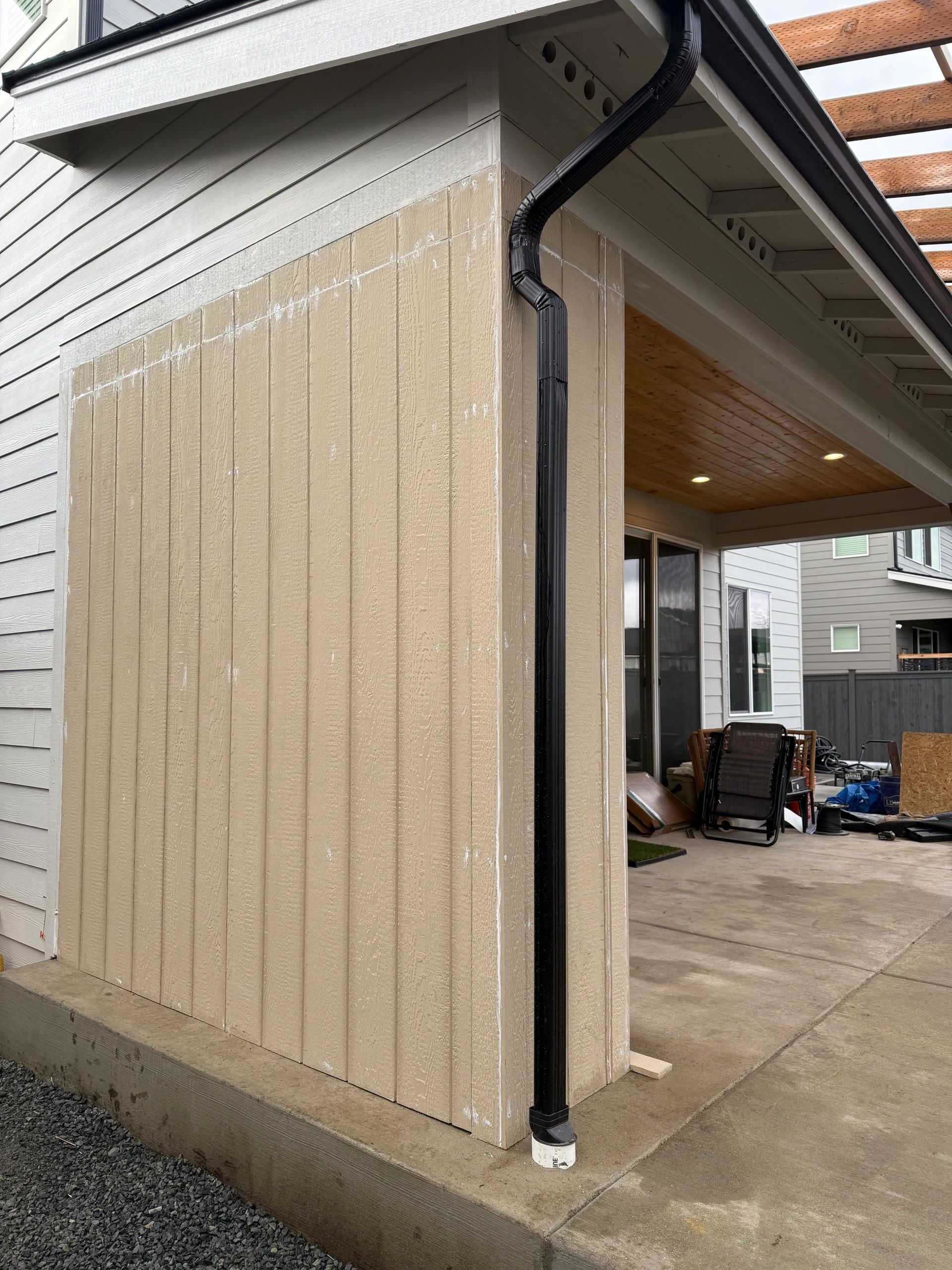 Modern patio retractable shade